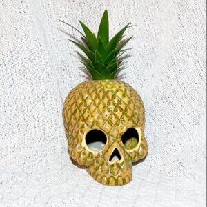 Hyde and EEK Pineapple Skull LED Light up